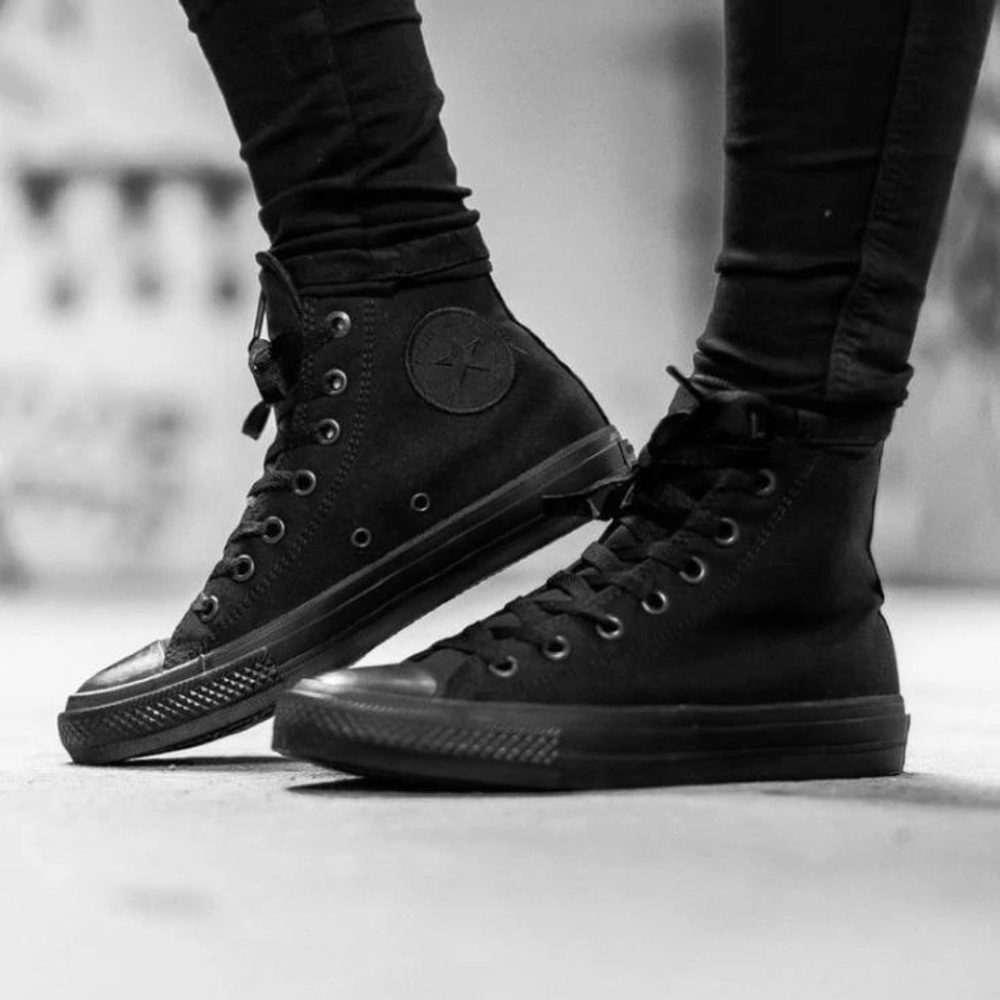 Converse chuck Taylor high tops all black